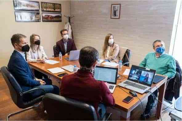 El Gobierno regional y la Universidad de Castilla-La Mancha (UCLM) abordan nuevas formas de cooperación en materia europea