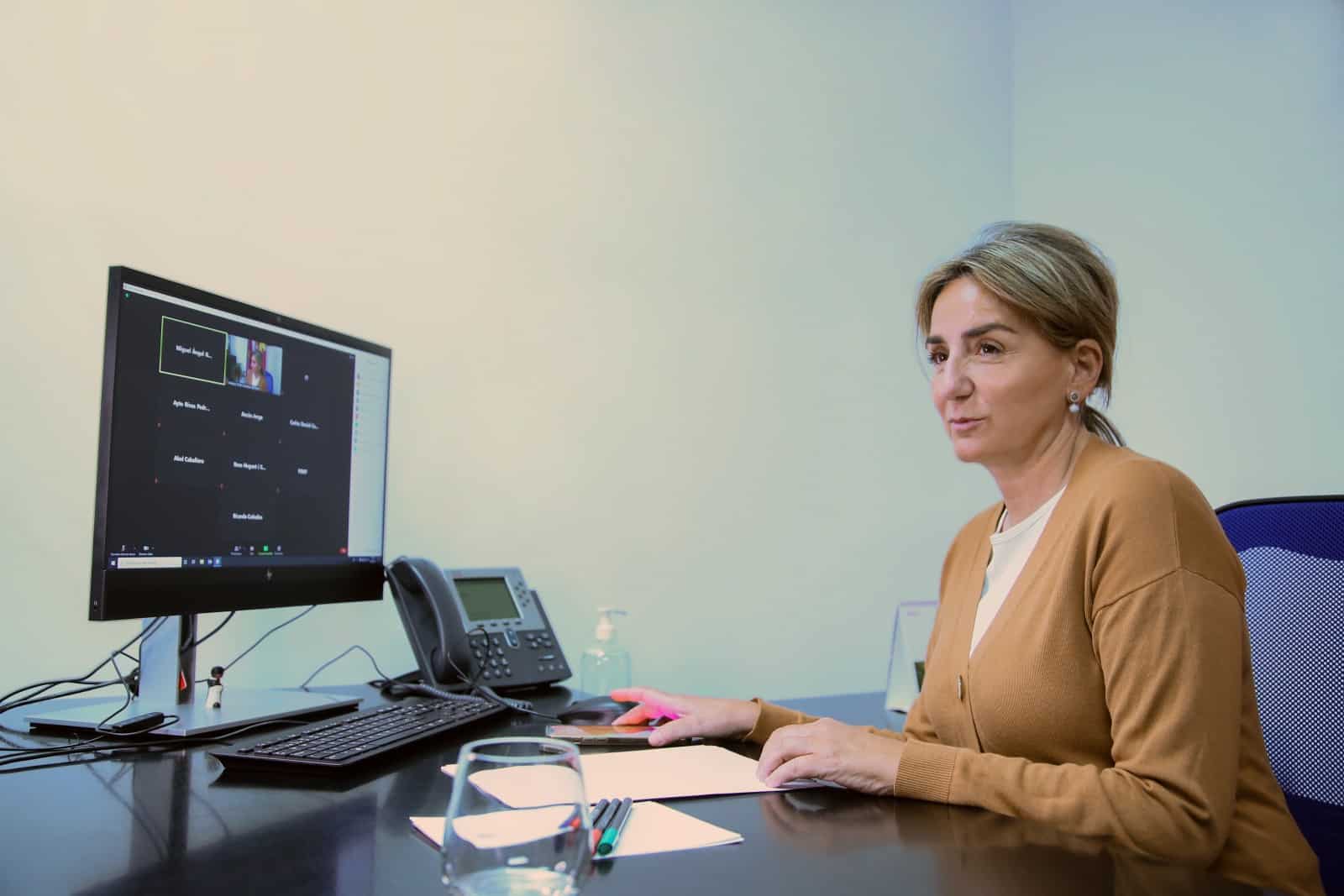 La alcaldesa recuerda ante el Ministerio de Industria, Comercio y Turismo que los ayuntamientos son clave en la recuperación