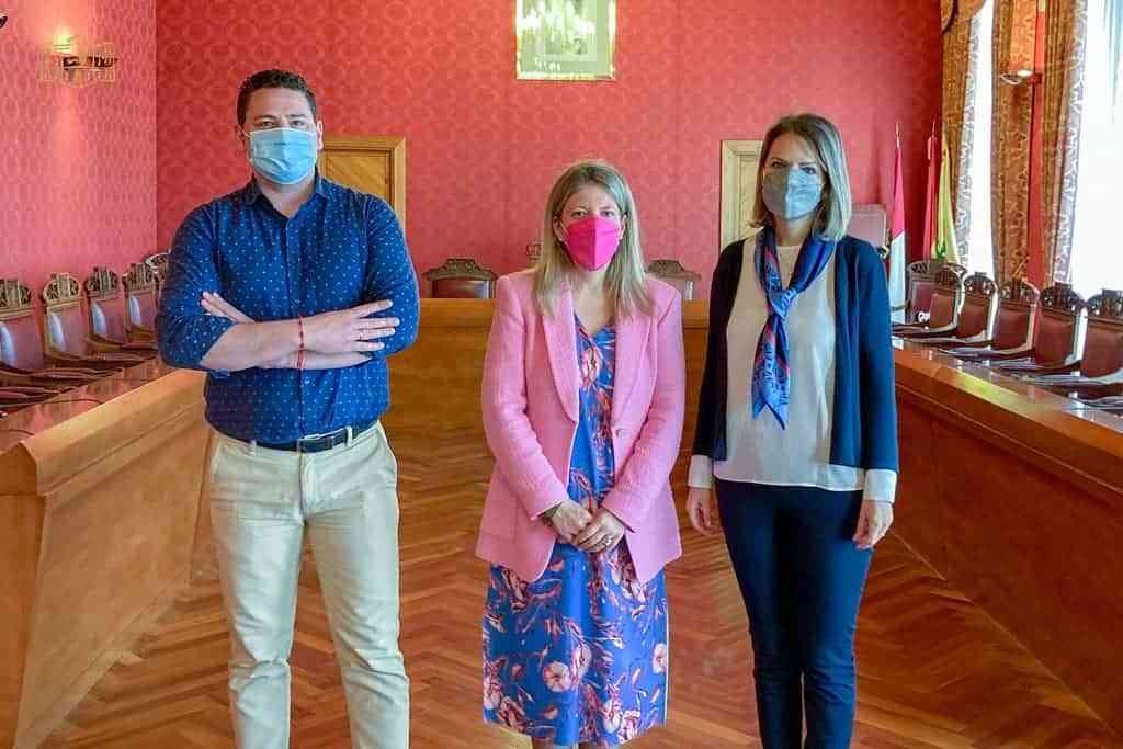 Tomelloso da la bienvenida a la cónsul de Rumanía en Ciudad Real