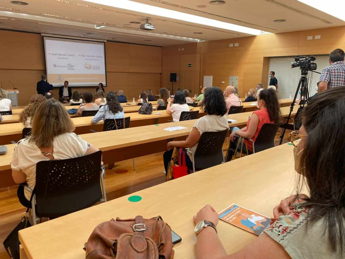 ACESCAM y Fundación Mayores animan a escuchar y cuidar mejor para una cultura del Buen Trato a los mayores