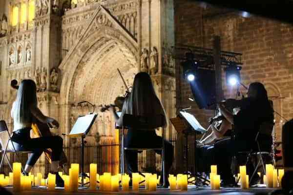 Comienzan las actividades para jóvenes de Toledo Alterna con un concierto a la luz de las velas y la excursión a “la Warner”