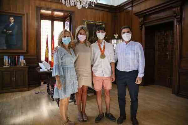 Milagros Tolón recibe al toledano Pablo Doria tras sus éxitos en el Campeonato de Nacional de Danza