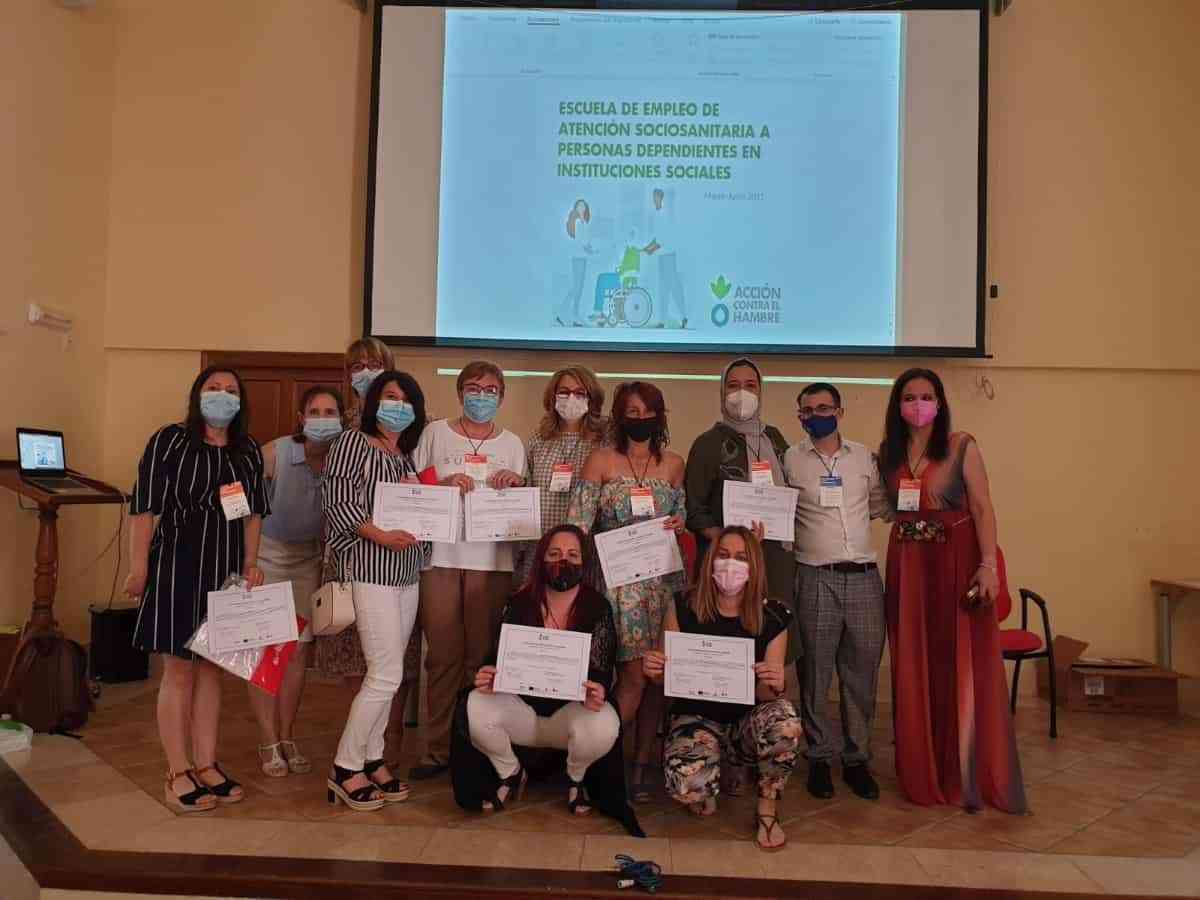 15 personas desempleadas de municipios conquenses se han formado como auxiliares de Atención Sociosanitaria
