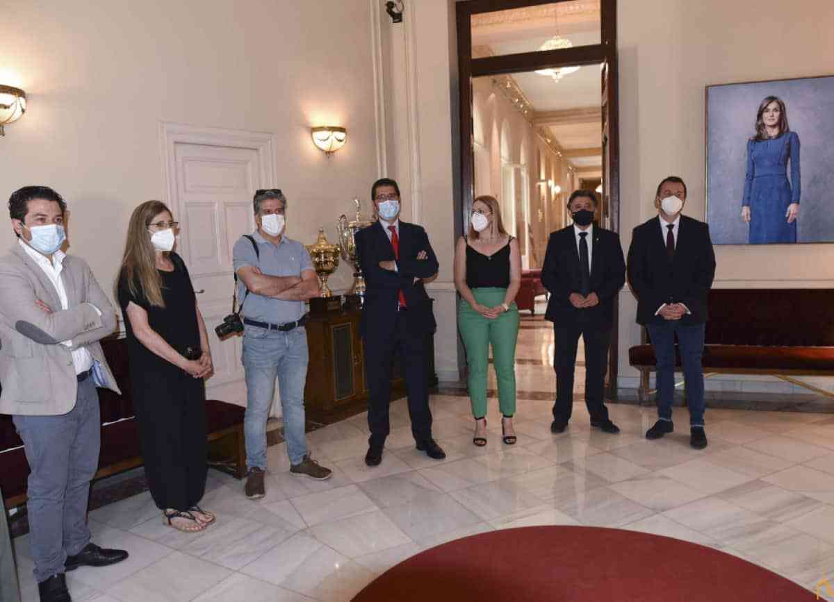 Reyes de España presiden la antesala de presidencia y salón de plenos de la Diputación de Ciudad Real
