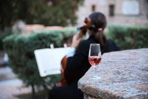 Las catas de vino al atardecer ‘Sunset Wine’ del Ayuntamiento suman un nuevo fin de semana de éxito entre el público asistente