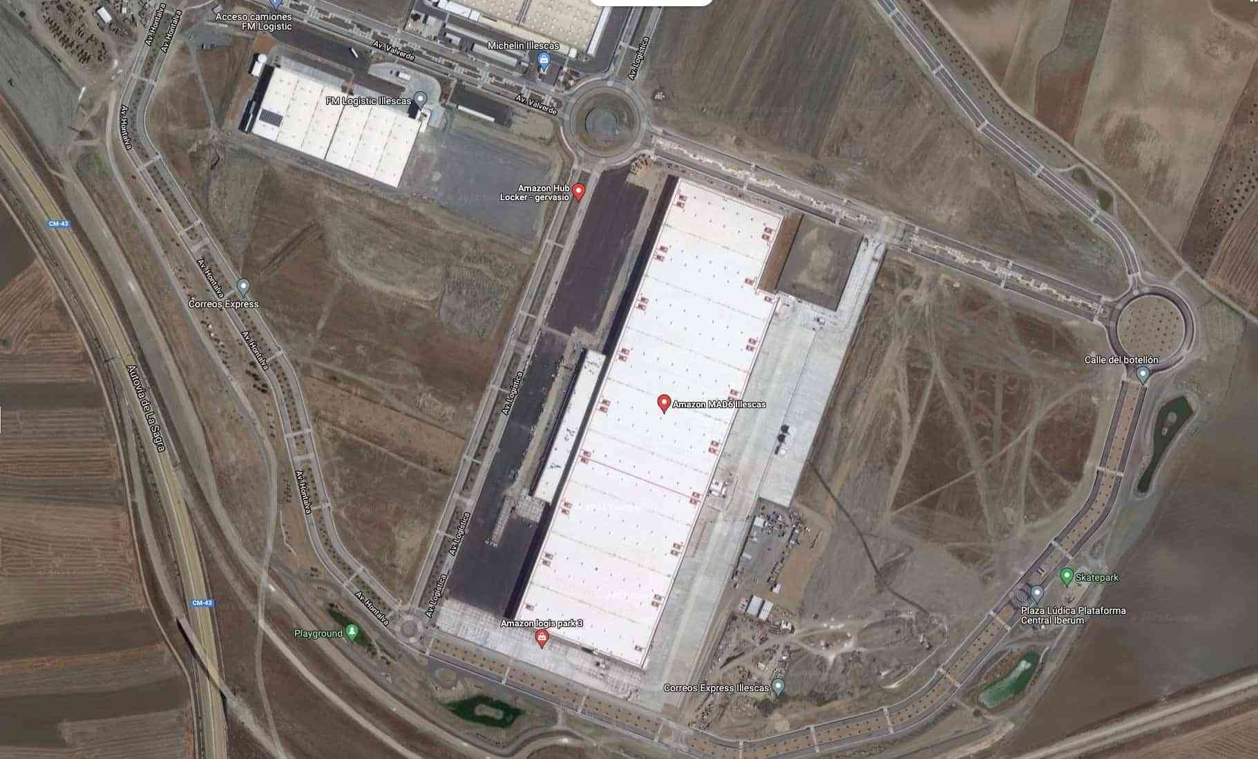 Desprendimiento de una chapa de un tejado en Amazon Illescas por la DANA