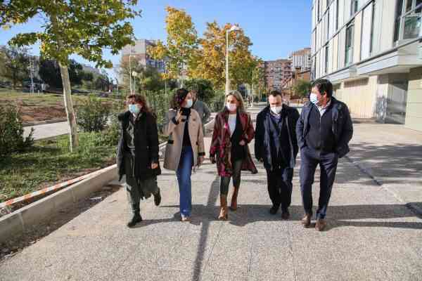 La alcaldesa visita las obras de adecuación urbana del paseo Escultor Alberto Sánchez que revalorizarán su uso peatonal