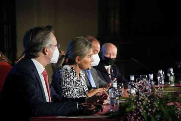 Milagros Tolón destaca la contribución de los oficios artesanos a enriquecer el patrimonio histórico de la ciudad de Toledo