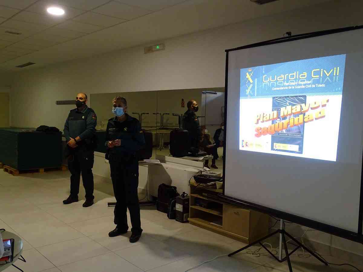 La Guardia Civil ofrece en Quintanar de la Orden una charla sobre prevención de robos, timos y estafas