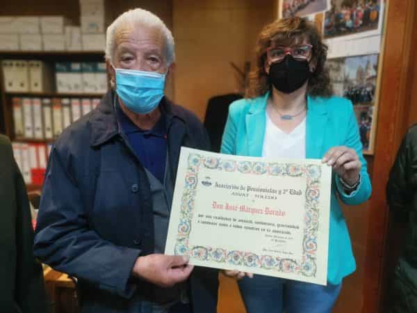 Entrega de diplomas a los socios con mayor antigüedad de Asvat