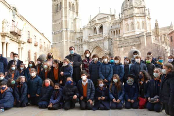 La alcaldesa inaugura el belén de Toledo que se suma a la ruta de belenes en Zocodover, el Archivo y Santo Domingo el Real