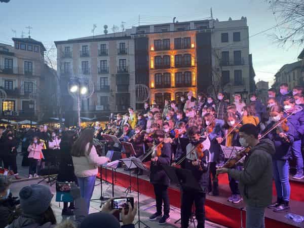 Música y baile flamenco amenizan la inauguración del belén de la plaza de Zocodover
