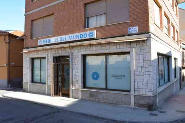 El Gobierno local se interesa por la labor que Médicos del Mundo desarrolla en la ciudad a favor del acceso a la salud