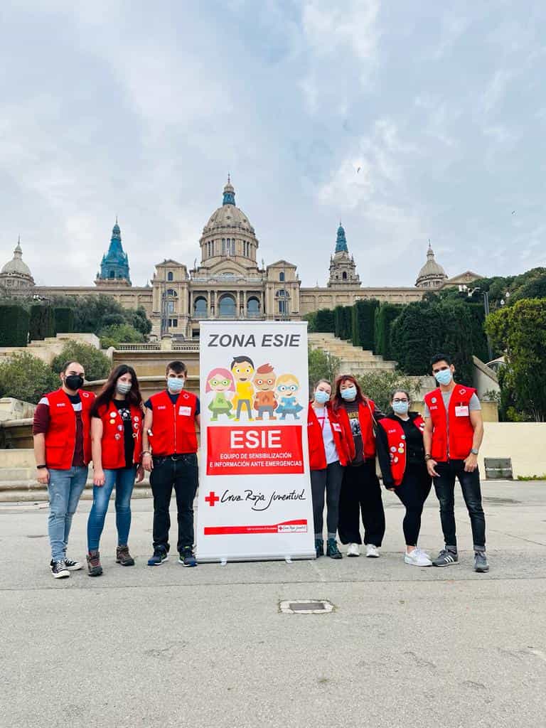 Cruz Roja Española moviliza a ocho personas voluntarias de ESIE de Castilla-La Mancha para reforzar el “espacio de juego” habilitado en Cataluña para atender la llegada de niñas y niños ucranianos