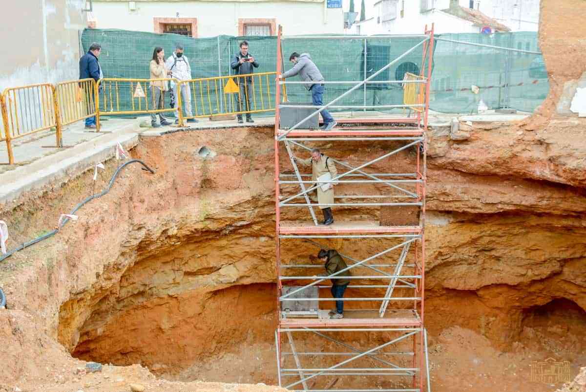 La UCLM realizará la reparación del firme en la calle San Mateo, 121 de Tomelloso afectada por hundimientos