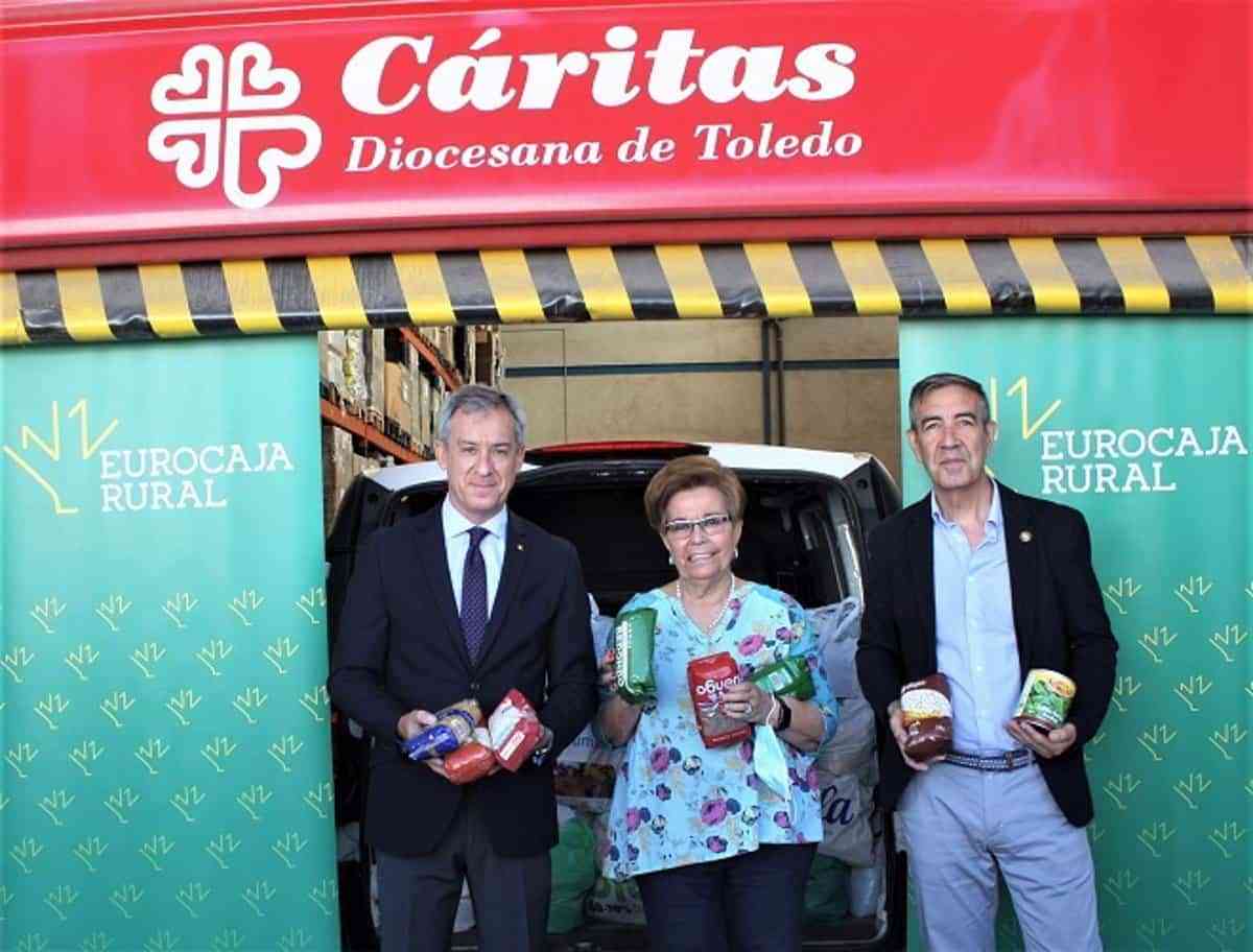 VÍDEO: Eurocaja Rural culmina su 'Operación Kilo' entregando 2.500 kilos de alimentos donados por su plantilla a Cáritas