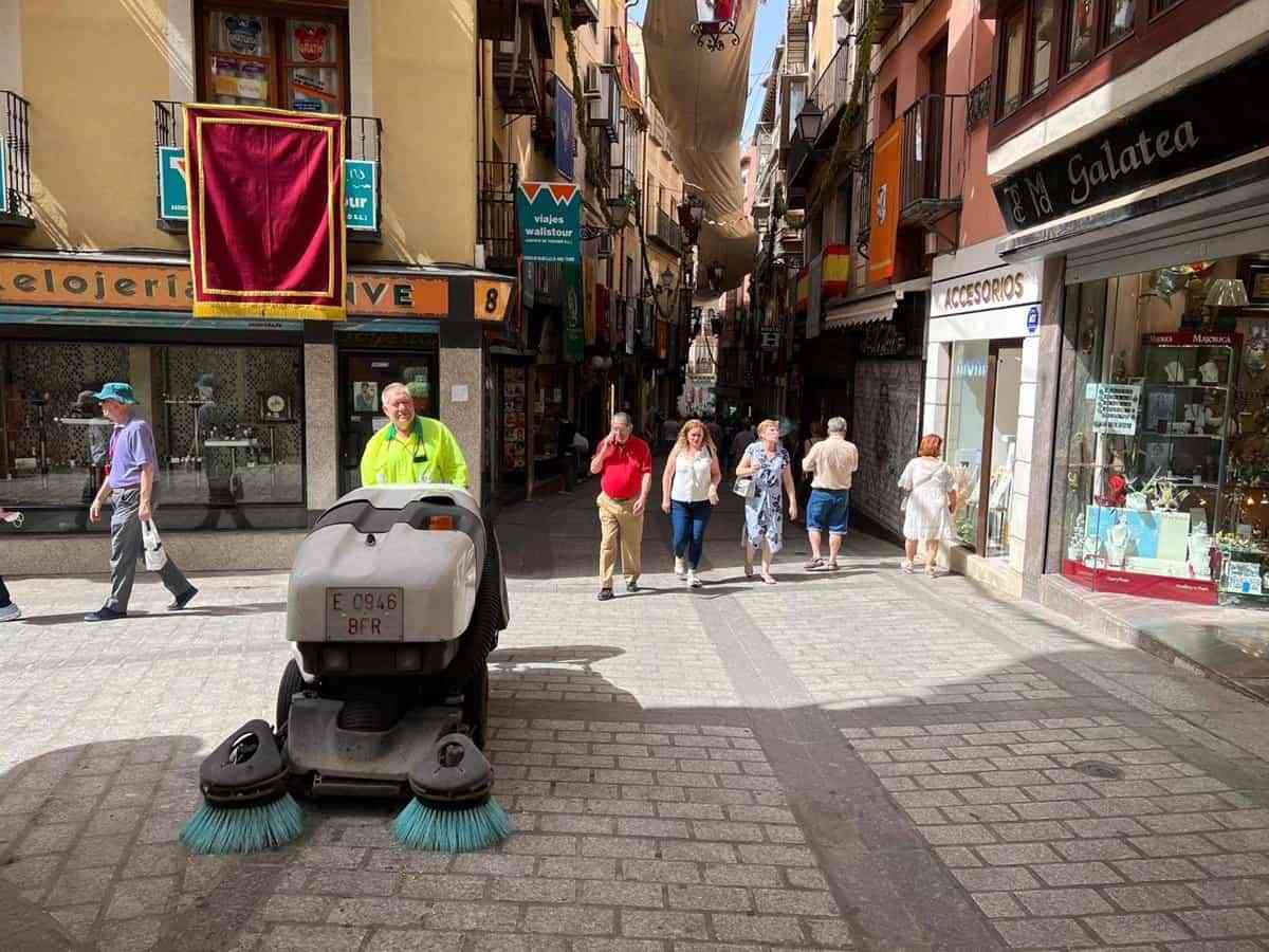 Ayuntamiento pide a los vecinos del Casco de Toledo cumplir el horario para sacar la basura a la calle de cara al Corpus