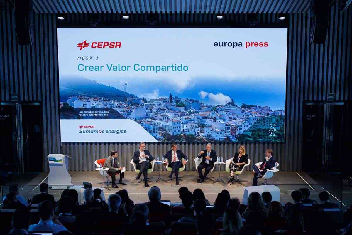 C-LM sugiere que su alto grado de generación de renovables pueda revertir en beneficios fiscales para la CCAA