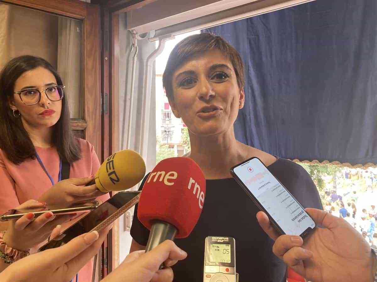 Isabel Rodríguez comparte con Toledo su Corpus, una "explosión de alegría", tras años con restricciones por el Covid