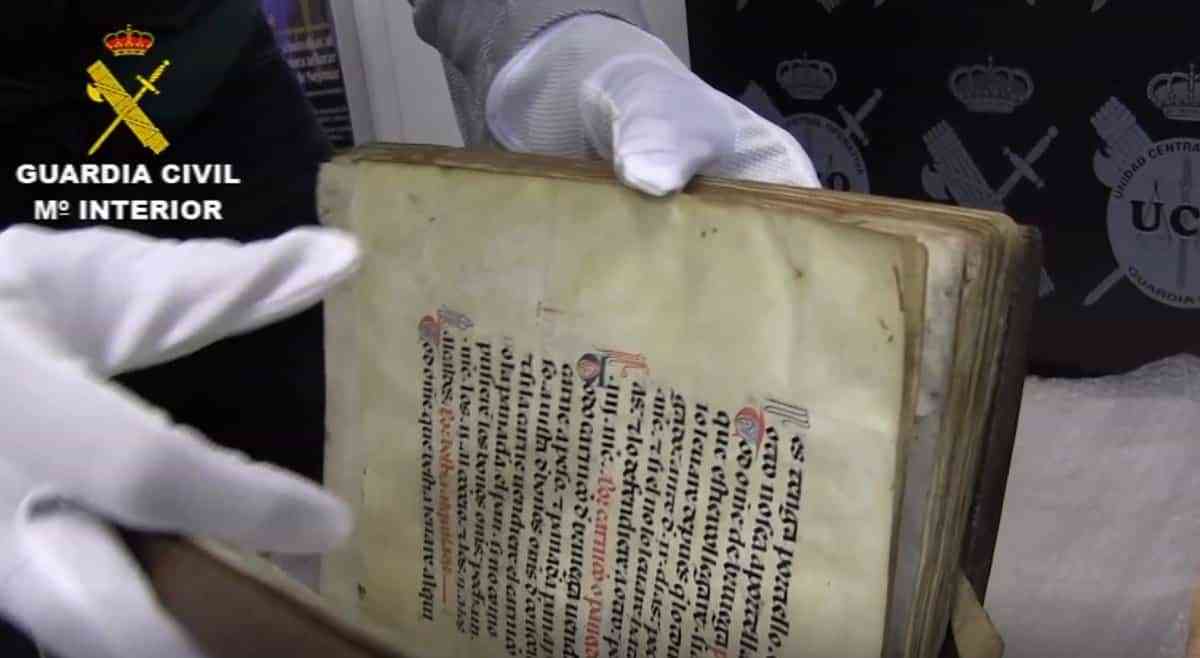 La Guardia Civil recupera el Fuero de Brihuega, un códex del siglo XIII desaparecido durante la Guerra Civil