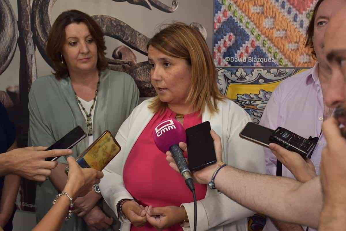 La alcaldesa de Talavera de la Reina pide a Ayuso que el municipio entre en el abono transporte E2 de Madrid