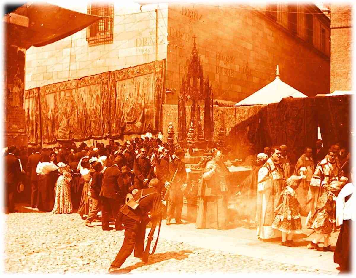 La muestra virtual 'Sentimiento y tradición ayer y hoy' despliega 37 fotos antiguas de la historia del Corpus en C-LM