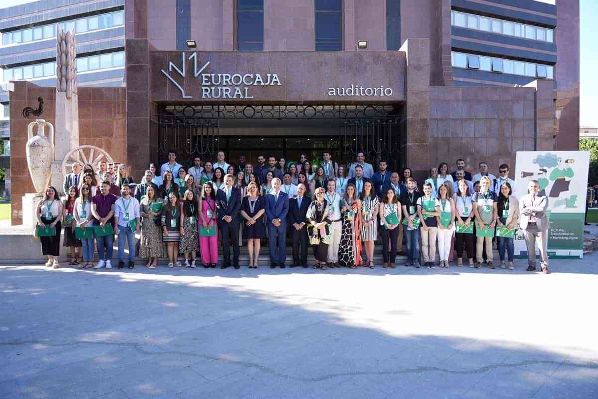 Los 50 participantes del 'Campus Talento' conocen a las empresas en las que harán prácticas