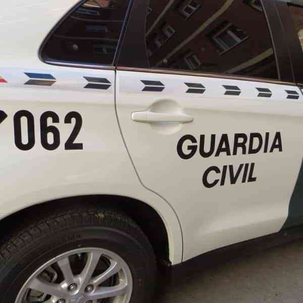 Una colisión entre un coche y un vehículo patrulla deja dos guardias civiles heridos en Santa Cruz de la Zarza