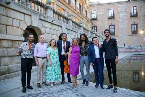 Éxito de público en la plaza del Ayuntamiento de Toledo en el concierto de Israel Fernández y Diego del Morao