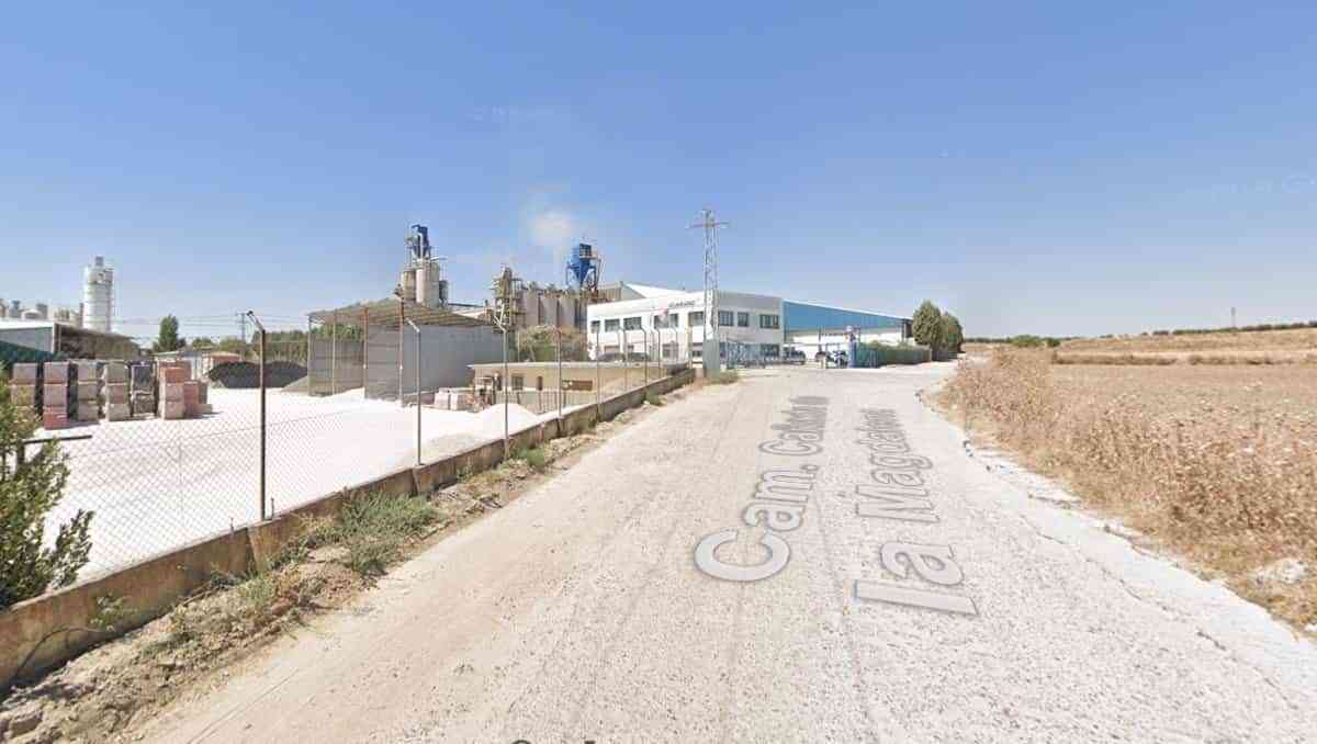 Herido un trabajador tras caer de ocho metros de altura desde el tejado de una nave en Yuncos (Toledo)