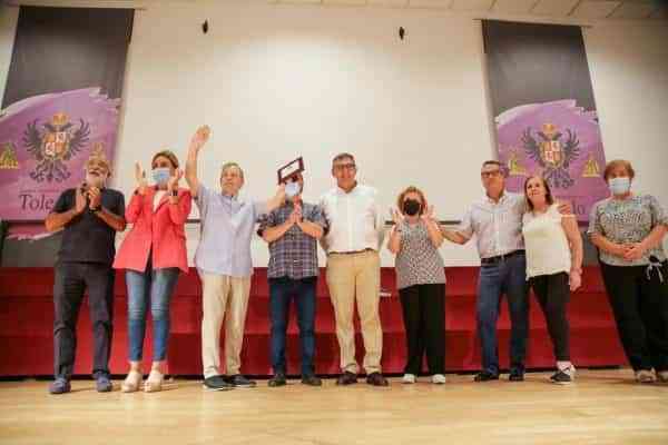 La alcaldesa de Toledo asiste en Santa Bárbara al pregón de su Semana de la Cultura Popular y al concierto de la coral ‘José Saramago’
