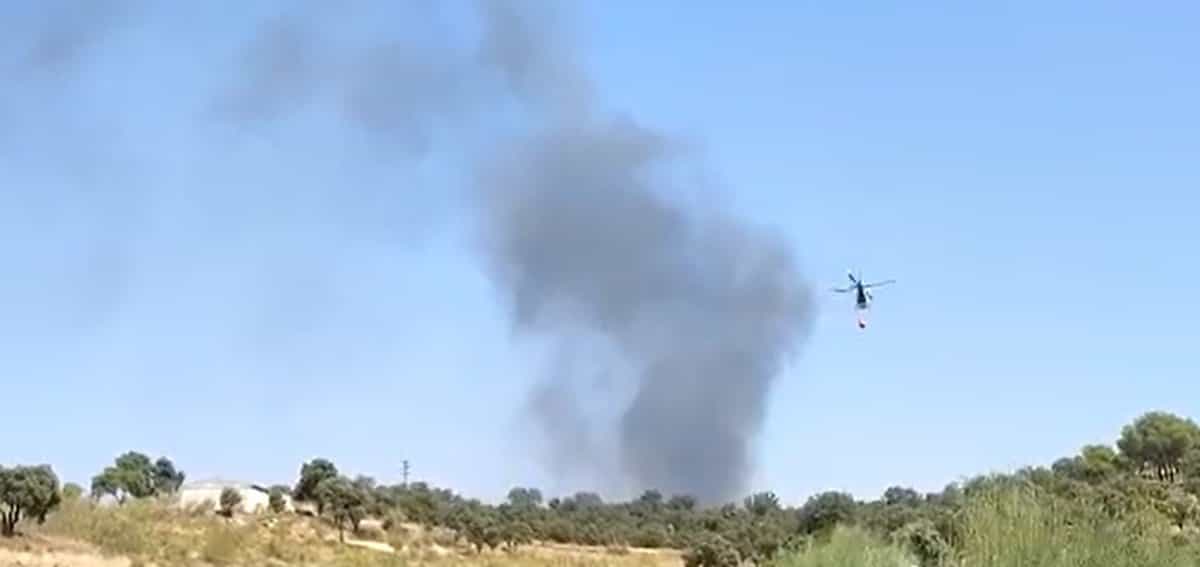 Sube a nivel 1 el incendio declarado en el barrio de Azucaica de Toledo tras el corte de varias vías