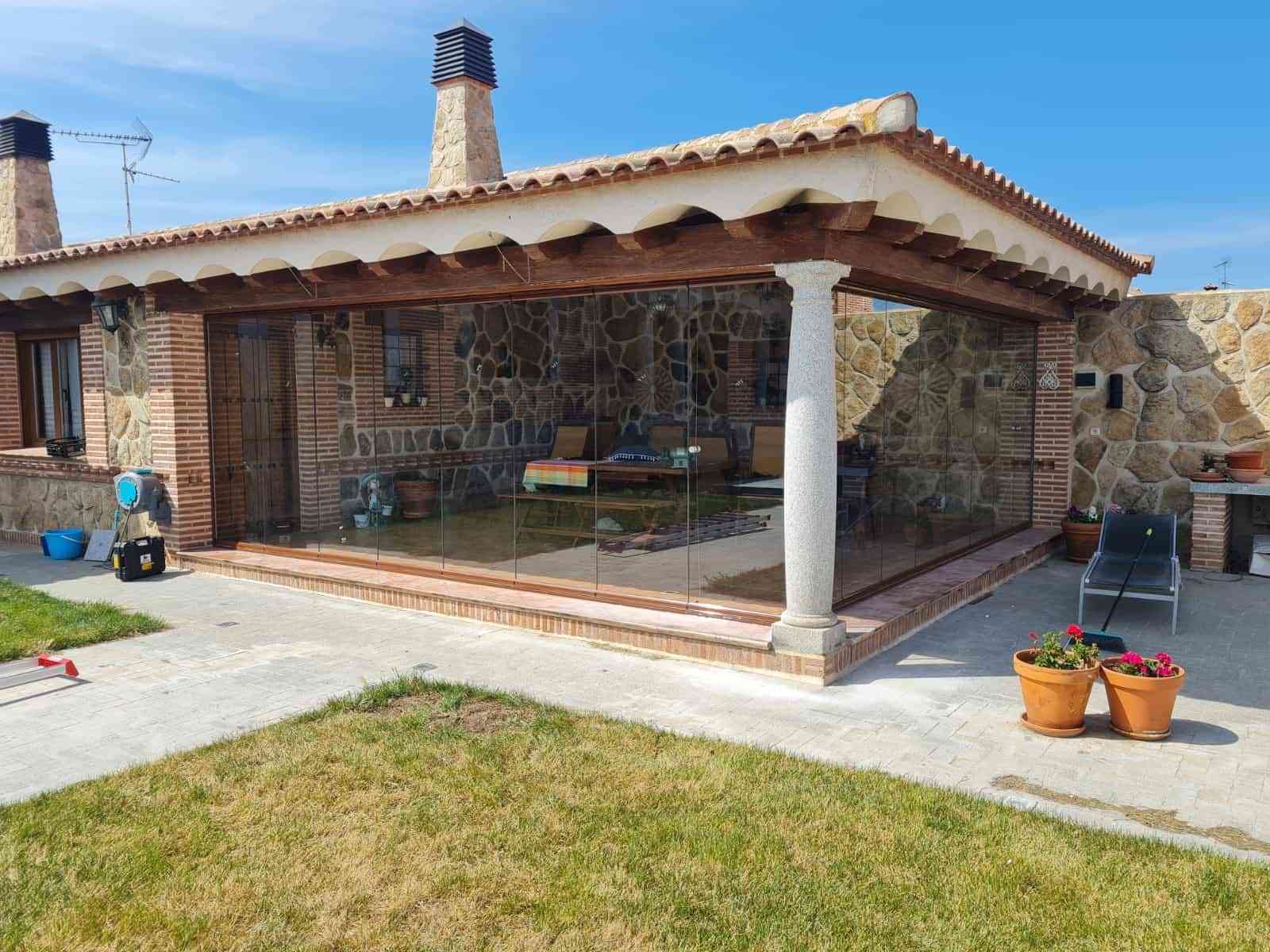 Por qué acristalar tu terraza en Toledo con encanto
