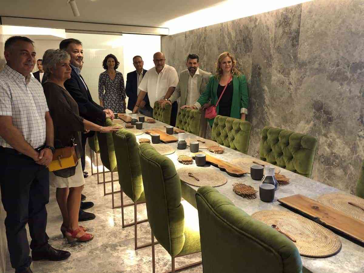 VÍDEO Casas Colgadas enciende fogones tras 9 años con Jesús Segura emocionado al abrir el rincón donde empezó su carrera