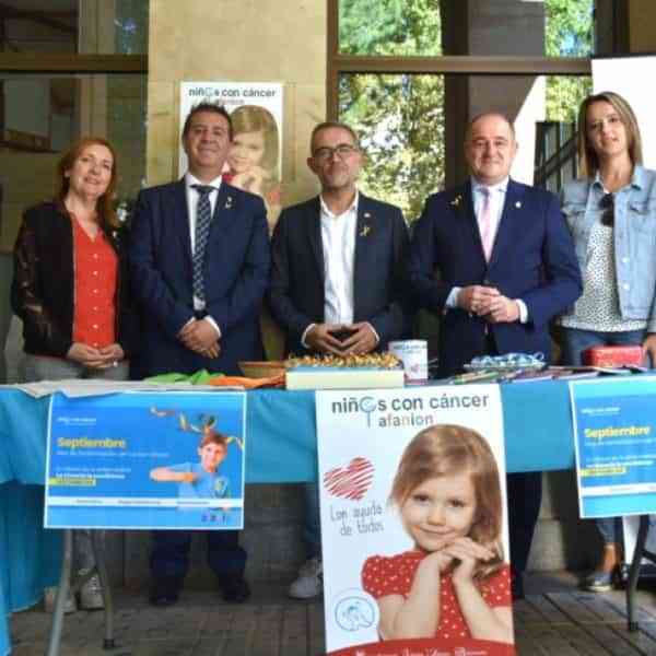 El palacio provincial de Albacete ha lucido un lazo dorado en apoyo a Afanion en el Mes de Sensibilización del Cáncer Infanto-Juvenil