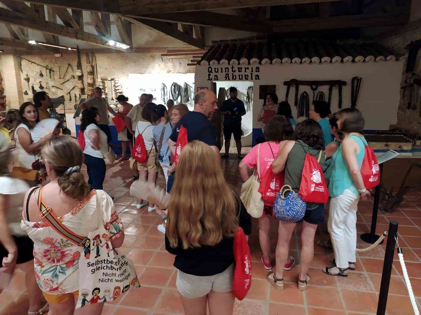 Gran éxito de las novedosas Rutas guiadas al atardecer, que programó Turismo de Villarrubia de los Ojos este mes de agosto