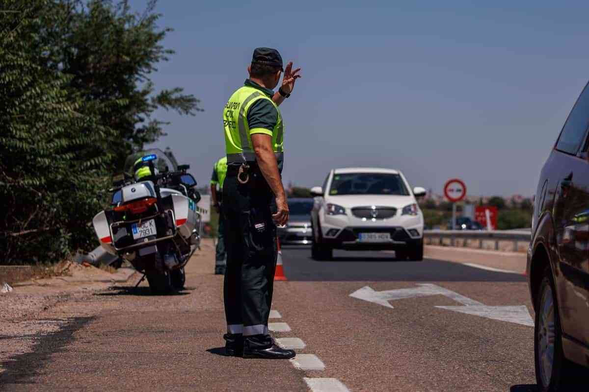 Comienzan a registrarse dificultades en las carreteras y varios accidentes al inicio del puente de los Santos