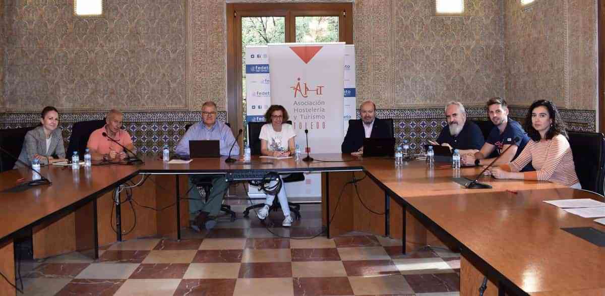 Firmado convenio de hostelería toledano que recoge subida salarial del 3% en 2022 y la excedencia familiar especial