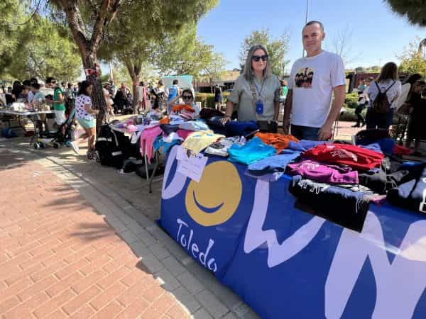La Avenida del Madroño de Valparaíso acoge el IV Mercadillo de Segunda Mano en el marco de las Jornadas Vecinales