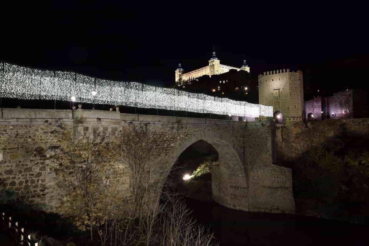 La alcaldesa de Toledo avanza que la FEMP trabaja en acordar reducir una hora el horario de la iluminación navideña
