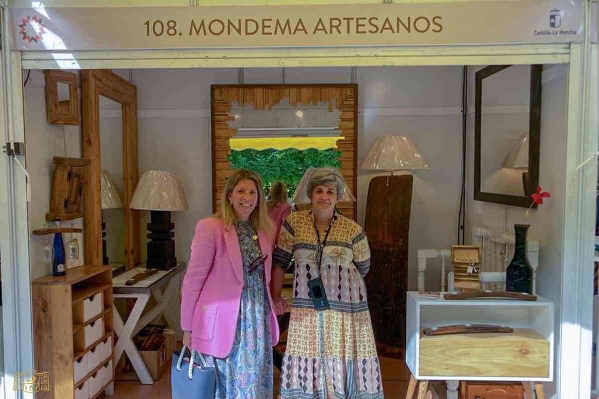 La empresa tomellosera Mondema Artesanos participa en la XLI Feria de Artesanía de Castilla-La Mancha en Toledo que ha visitado la alcaldesa de Tomelloso