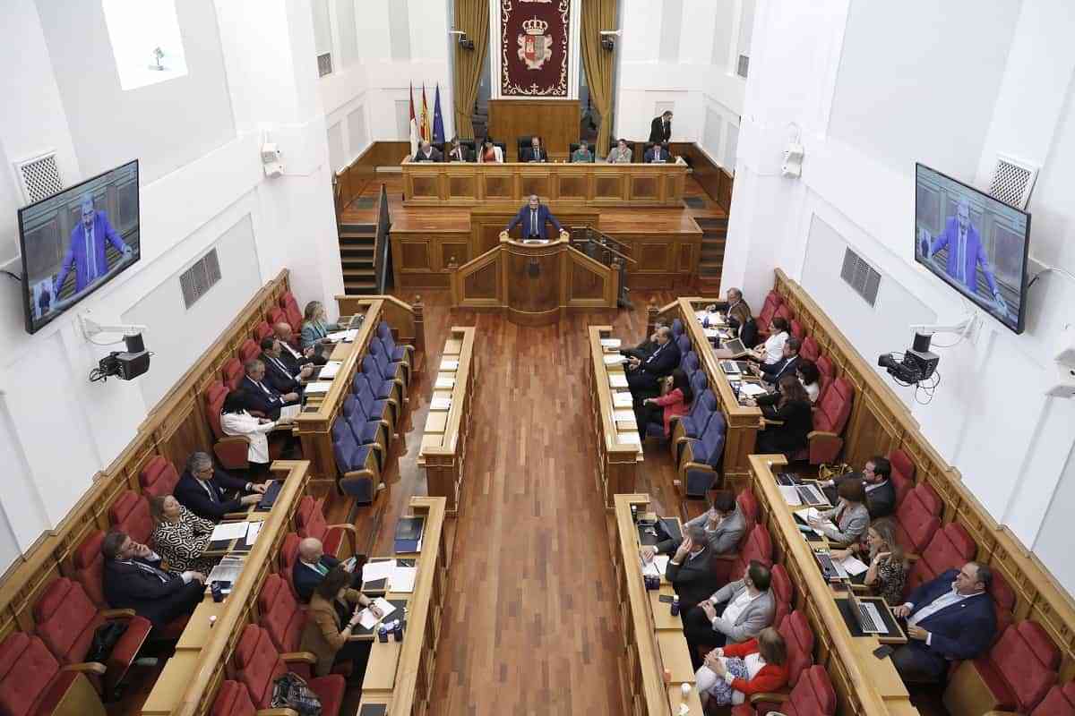 Las Cortes regionales aprueban dos resoluciones de PSOE y Cs sobre la recuperación de la carrera profesional sanitaria