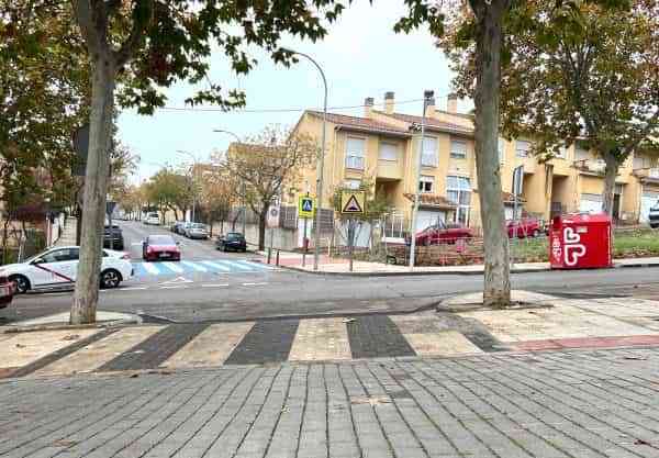 El Ayuntamiento de Toledo adecua el vial de la calle Reino Unido que da acceso al edificio de la ONCE en el barrio de Buenavista