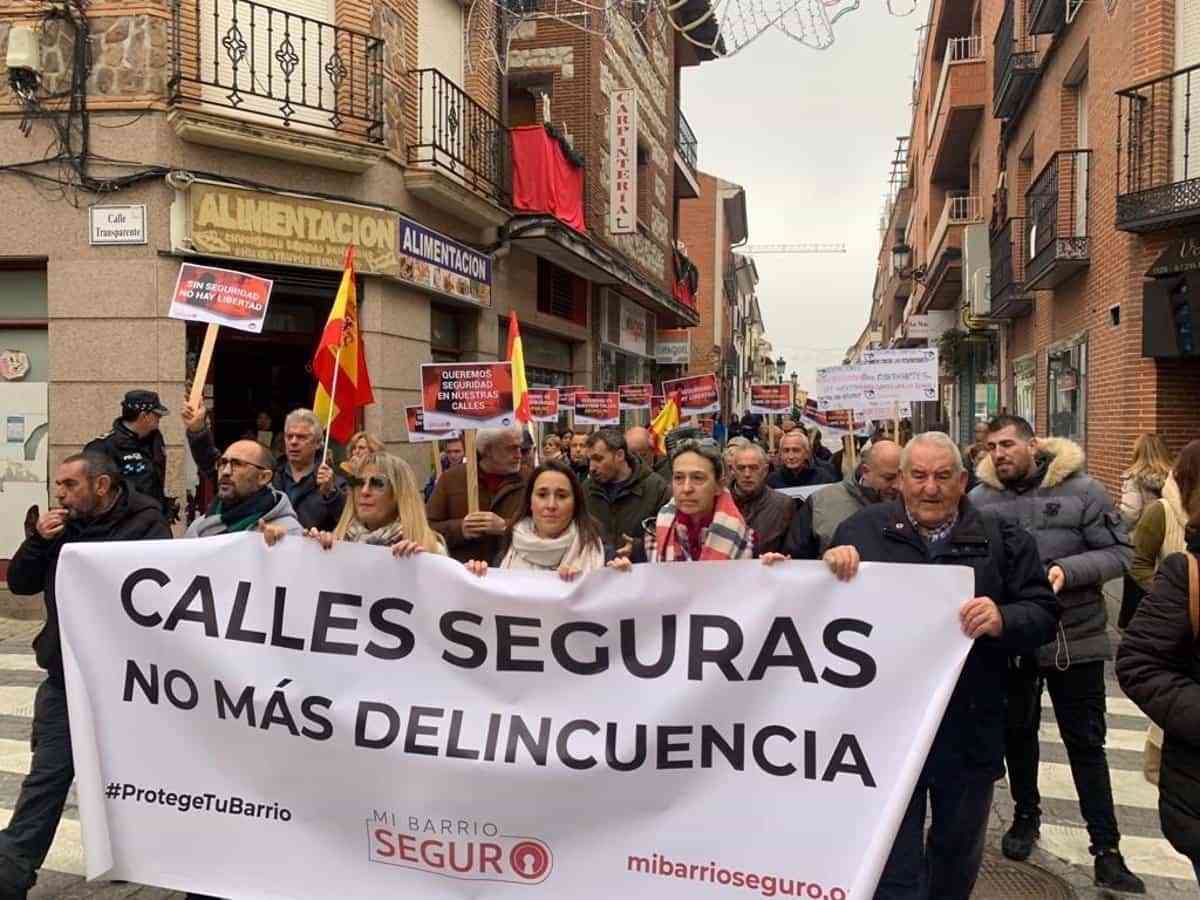 PP y Vox asisten a la manifestación contra la ocupación ilegal en Illescas (Toledo)