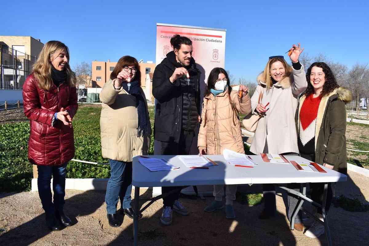 ciudadana Cuatro Asociaciones de Ciudad Real Promueven la Participación Ciudadana con los Primeros Huertos Urbanos de la Calle Sol