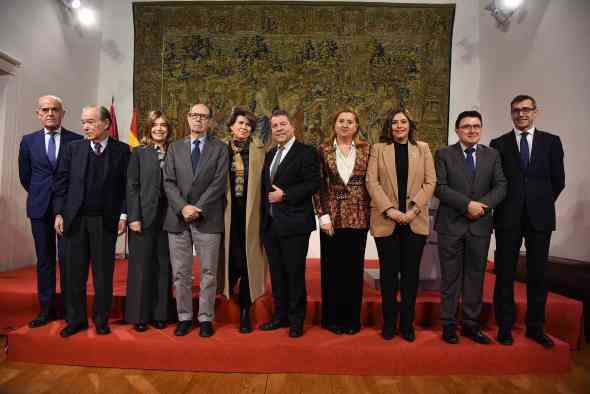 García-Page agradece a Rafael Canogar “engrandecer el patrimonio cultural de la ciudad de Toledo” con la cesión de su obra