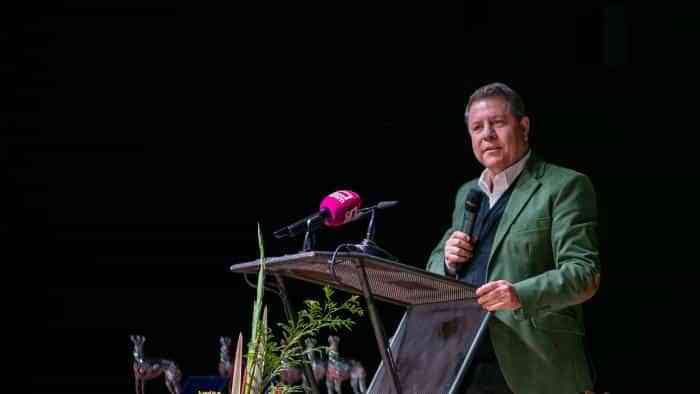 García-Page ofrece la posibilidad de que Castilla-La Mancha pueda acoger un recinto permanente para competiciones de galgos