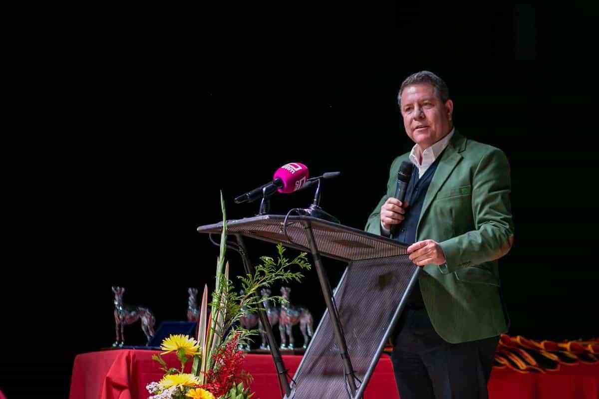 Page ofrece la posibilidad de que Castilla-La Mancha pueda acoger un recinto permanente para competiciones de galgos