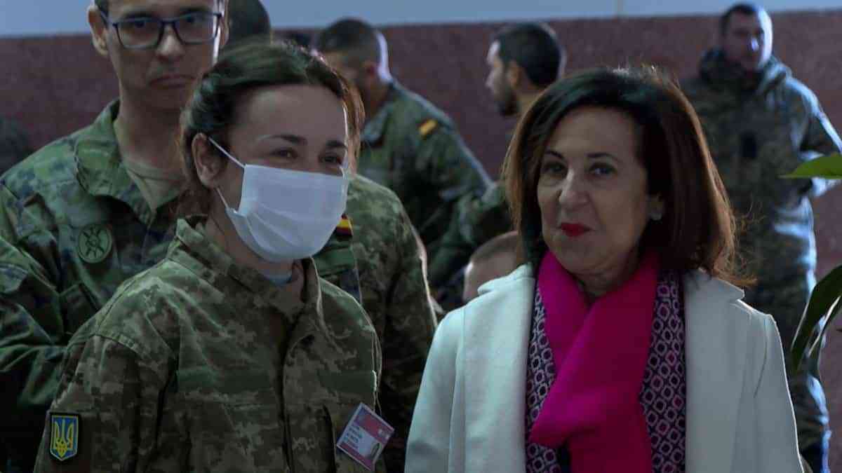 «Robles Rende Homenaje a los Ucranianos de Toledo por Defender su País: ‘Un Ejemplo de Heroísmo'».