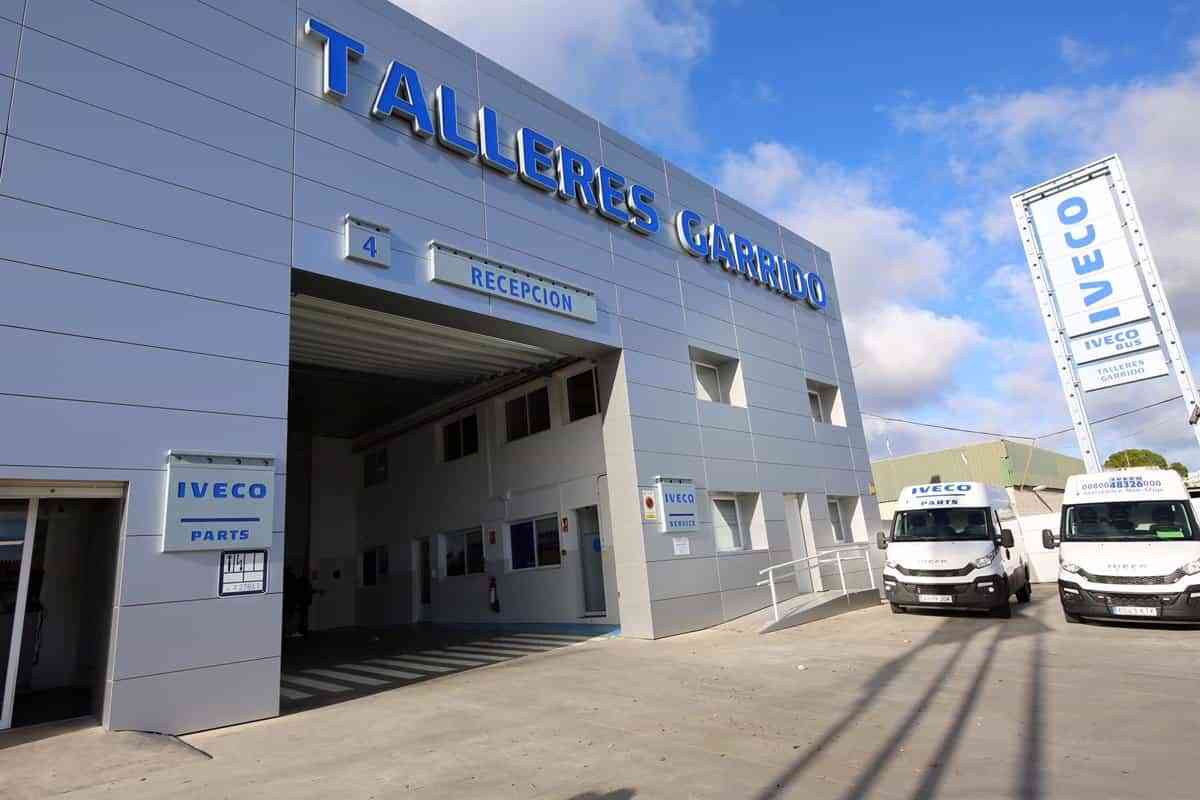 Celebración de los 7 años de Talleres Garrido en Toledo: ¡Un ejemplo empresarial con 1.800 m2 más y felicitaciones de la alcaldesa!